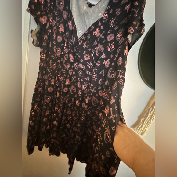 Torrid SHIRRED FIT & FLARE DRESS STRETCH CHALLIS TATTOO BLACK SIZE 4 NWOT - Picture 10 of 12